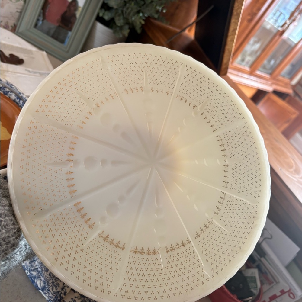 Elegant Cream and Gold Decorative Plate